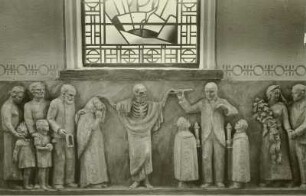 Reliefzyklus "Totentanz" (Mauersberger Totentanz). Stuckrelief von Otto Rost, 1950/1953. Gips, getönt. Detail: Mittelstück, Der Tod mit Rudolf Mauersberger und zwei Kruzianern in Kurrendetracht, rechts ein Paar. Großrückerswalde-Mauersberg, Kreuzkapelle