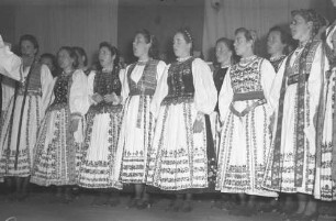 Dinkelsbühl: in der Schranne, Kongress der Siebenbürger Sachsen, Chor, Siebenbürgerinnen in Tracht