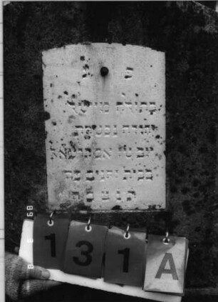 Grabstein 131 (Index: 100100297) Maße HxBxT: 86x57x32 cm: Grabstein 131A