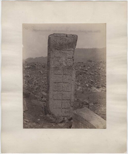 Stele 2, Rückseite. (Oben das gewöhnliche Zeichen der Überschrift).