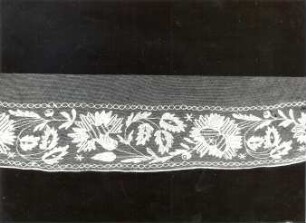 Detail des Halstuches der Bautzener Tracht : Bildende Volkskunst - Flachsfaser Ausschnitt eines Halstuches der ehemaligen Bautzener Tracht.