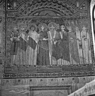 Mosaik: Verleihung von Privilegien an die Kirche von Ravenna durch Kaiser Konstantinus IV.