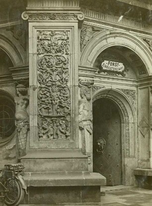 Schloßstraße : Dresden, Residenzschloss, Großer Schlosshof, Wendelstein, Nordwestecke, Erdgeschoß, linker Pilaster