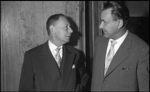Freiburg: [Intermetall] Gasthaus Deutscher Kaiser, Gruppen beim Richtfest, Oberbürgermeister Brandel, Prof. Seiler