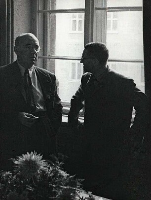 Johannes R. Becher und Bertolt Brecht