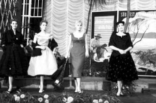 Baden-Baden: Kurhaus; vier Mannequins