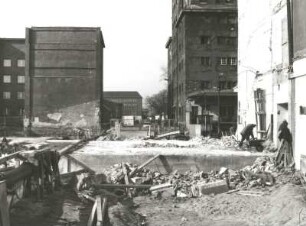 Dresden-Altstadt, Bernhard-von-Lindenau-Platz 1. Neubau Sächsischer Landtag. Fundament des abgerissenen Anbaus am Wolf-Speicher. Blick in die Kleine Packhofstraße