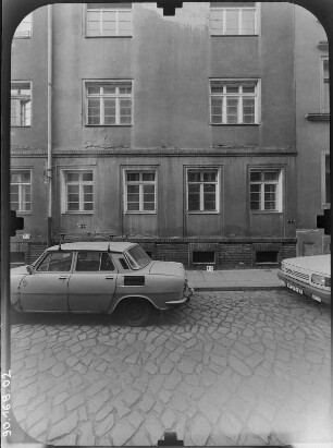 Dresden-Neustadt, Holzhofgasse 21. Wohnhaus (um 1925). Straßenfront (Teilansicht, von der Wolfsgasse)