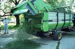Fotografie: Futtererntetechnik, Ladewagen, Grassilage, Be- und Entladen