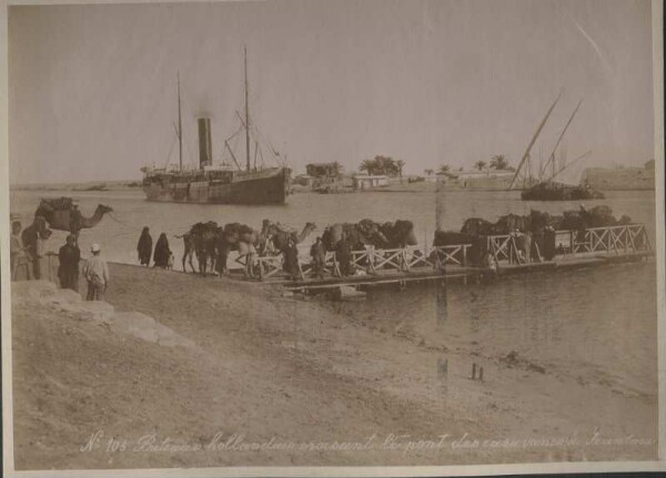 Dans le canal de Suez .