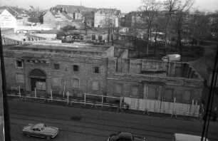 Vorbereitende Arbeiten für den Abbruch der Seitenflügel des Markgräflichen Palais.