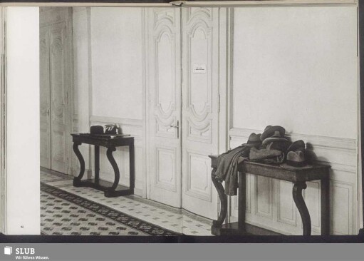 Vor Ramsay Macdonalds Zimmertür im Hotel Beau Rivage in Lausanne 1932