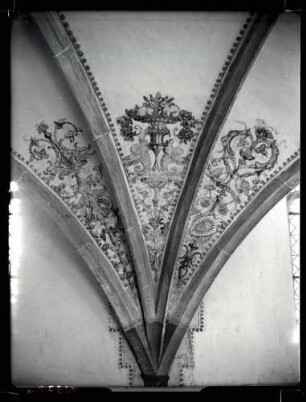 Klosterkirche; aufgedecktes Fresko im Gewölbe auf der Südwand
