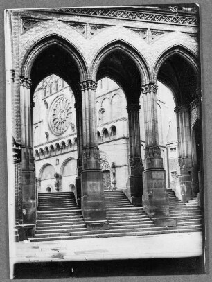 Vorm Dom in Bremen, Börsenhof in Bremen : Bremen. Börse. Börsendurchgang nach Nordosten