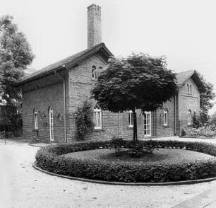 Ehemaliges Bade- und Inhalierhaus; Flörsheim, Alleestraße 3, Alleestraße 5