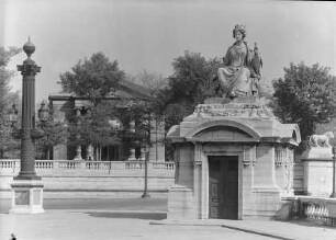 Pavillon Statue