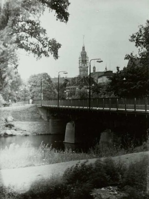 Dessau, Muldenbrücke. Blick gegen den Rathausturm