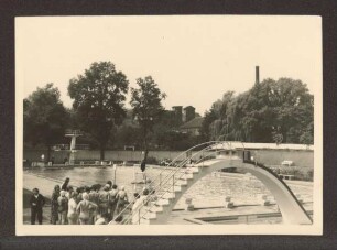 Städtisches Freibad mit der Rutsche. Detmold. Georg-Weerth-Straße 15. Papierabzug