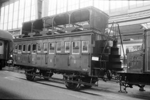 Basel (Schweiz): Alter zweistöckiger Wagen der SNCF