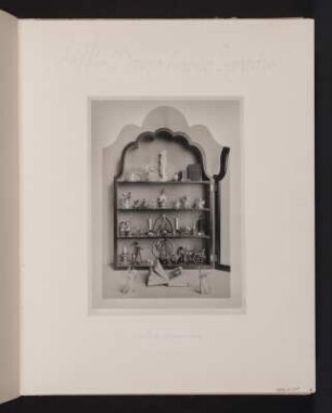 Illustration zum Märchen-Gedicht von Else Seifert "Besuch im Walde". Arrangement mit Tannenzweig und Holzfiguren