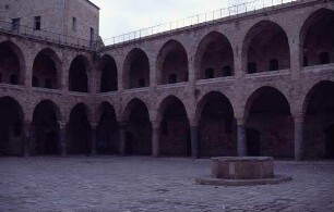 Innenhof der Karawanserei Khan ei-Afrandschi [Akko, Israel-Exkursion]