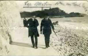 Zwei Männer am Strand von Cap Martin