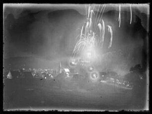 Blick aus Richtung Knackenberg auf Wertheim mit Burg und Feuerwerk