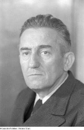Porträtaufnahmen des SED-Funktionärs Franz Dahlem