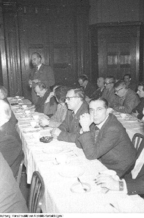 Dresden. Dr. Johannes Dieckmann Liberaldemokratische Partei Deutschlands (LDPD) 1893-1969, Präsident der Volkskammer vor der Intelligenz Dresdens anlässlich des 13. Februars, 1956