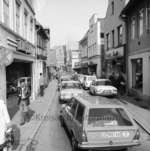 Mühlenstraße: Verkehrsstau: Ansicht von Süden