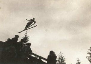 Johanngeorgenstadt. Der Skispringer Walter Glaß springt 58 m.