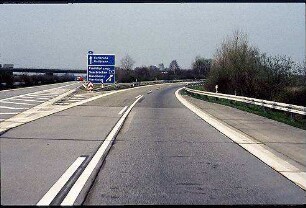 Einfahrt in Tangente Nordost (Heidelberg Richtung Kaiserslautern) von Nebenfahrbahn Nord der A656 (Heidelberg Richtung Mannheim)