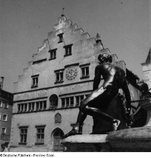 Lindau/Bodensee. Südfront des Alten Rathauses und Teil des Marktbrunnens