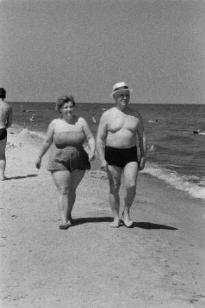 Ostsee-Urlauber am Strand