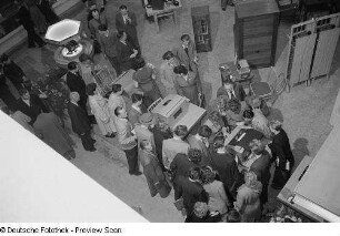 Elektrotechnische Exponate auf der Leipziger Herbstmesse 1954