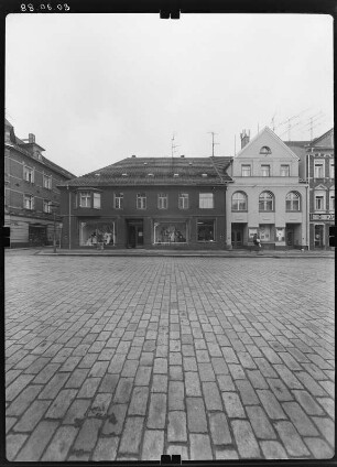 Großenhain, Siegelgasse 2 / Frauenmarkt 7/9. Wohnhäuser mit Laden. Straßenfront (Frauenmarkt)