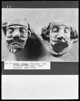 Konsolfiguren: Masken mit Bart