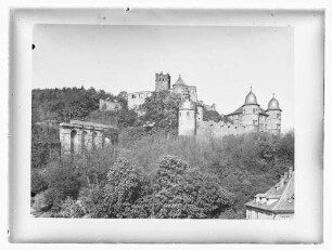 Blick aus Richtung Mainbrücke auf Burg Wertheim