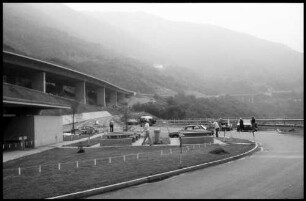 Bellinzona: Autobahnrampe zwischen Bellinzona und Monte Ceneri vom Parkplatz bei Bellinzona