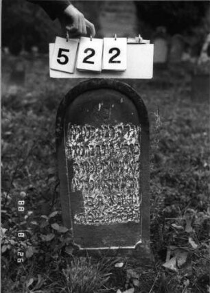 Grabstein 522 (Index: 100095175) Maße HxBxT: 70x29x11 cm Besonderheit: Kindergrab: Grabstein 522