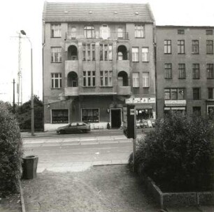Cottbus, Straße der Jugend 27. Wohn-und Geschäftshaus (Gaststätte "Stadt Dresden", um 1910). Straßenfront