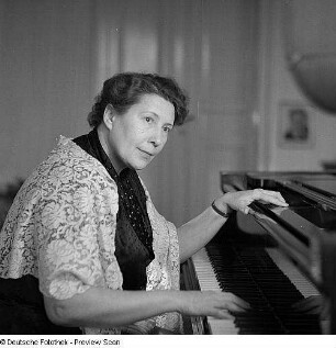 Porträt Pianistin Elfriede Clemen (1903-1985)