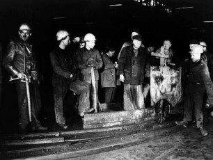 Förderung des letzten Kohlenwagens auf der Zeche Prinz- Regent (Stillegung am 27.02.1960)