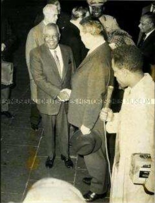 Bürgermeister Willy Brandt begrüßt den sudanesischen Präsidenten General Abboud