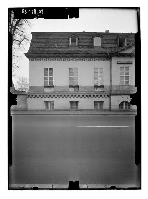 Potsdam, Behlertstraße 31. Palais Lichtenau (1796-1797; M. P. Boumann d. J., C. G. Langhans). Straßenfront (Teilansicht)