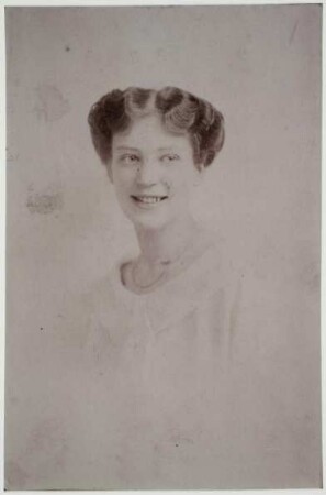 Katterfeld, Hela Elisabeth, geb. Baronesse von Düsterlohe