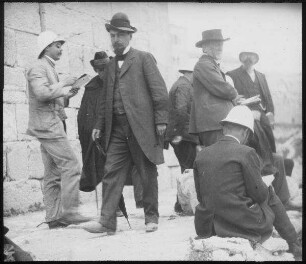 Ambulando (beim Misttor [Jerusalem] de Gr. [de Groot?] Thoms. [Thomsen] Mach. [Macholz] D. [Dalman] Nans. (?) [Hansen?] Linder