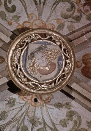 Schlußstein mit Frauenkopf (Heilige?)