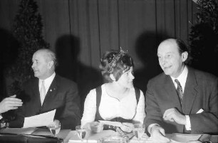 Offenburg: Oberrheinhalle; Präsident Klaus, Badische Weinkönigin Gerda Moser, Ministerpräsident Filbinger