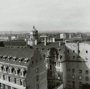 Dresden. Blick aus dem Hochhaus Budapester Straße/Kurt-Schlosser-Straße über die Poliklinik Stadtzentrum nach Westen